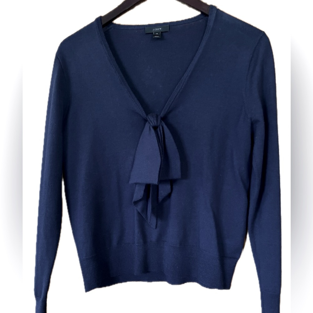 J.Crew Women's Navy Wool Sweater with Bow 
Size Small
Excellent condition